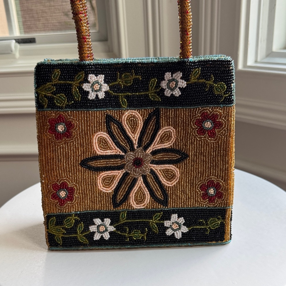 Beautiful beaded Floral Handbag - Picture 3 of 12